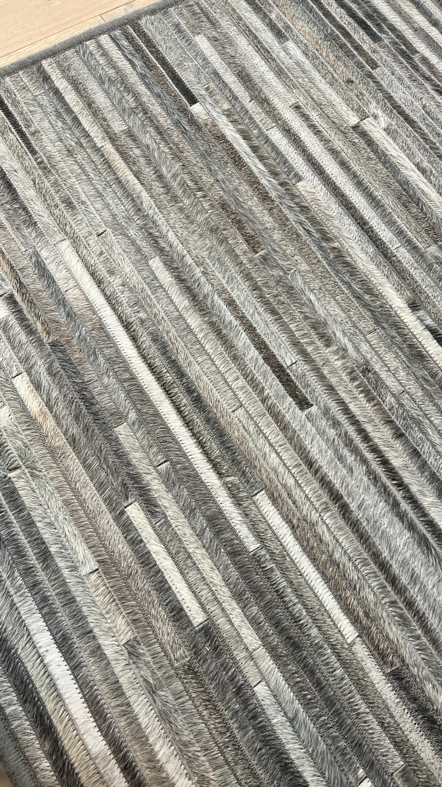 SOUTH AMERICAN COWHIDE STRIPE RUG 8 x 10