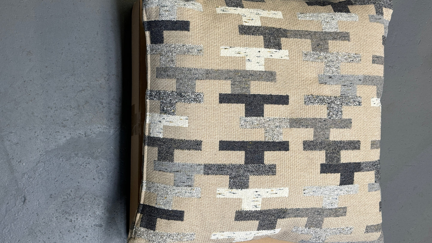 Throw Pillow Lux - T Shapes