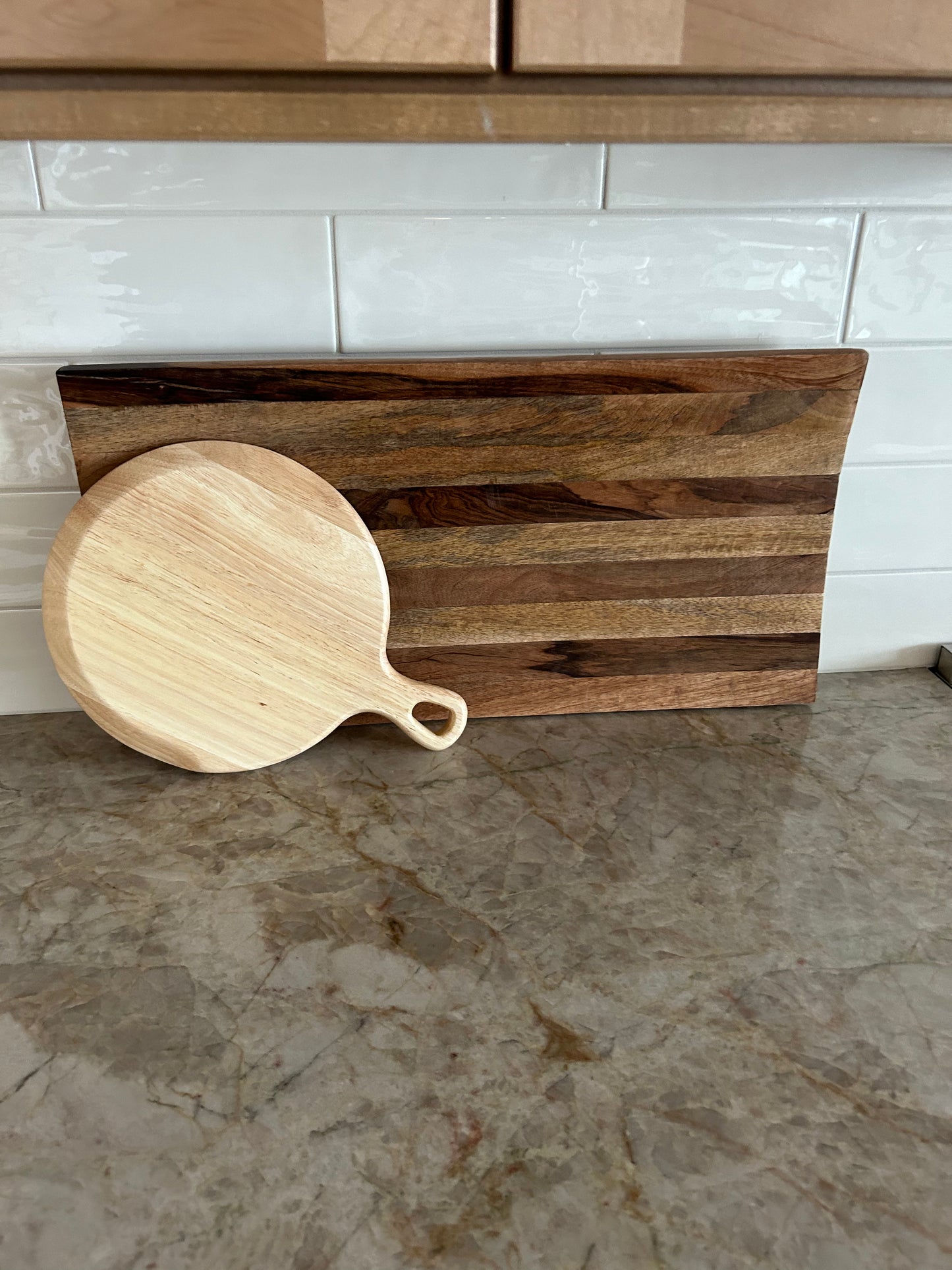Cutting Board Round w/ Handle
