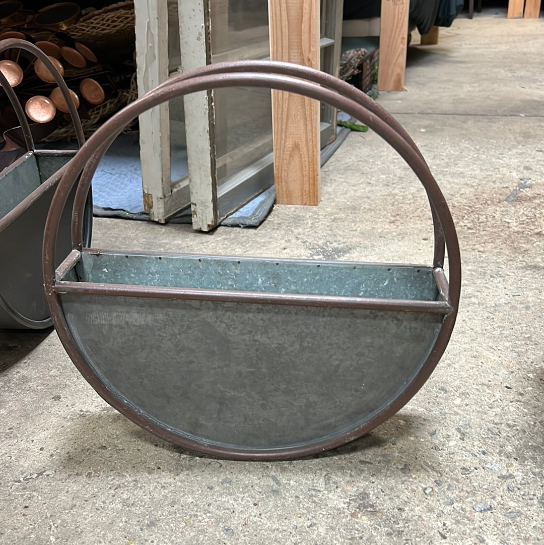 Metal rolly sculpture small