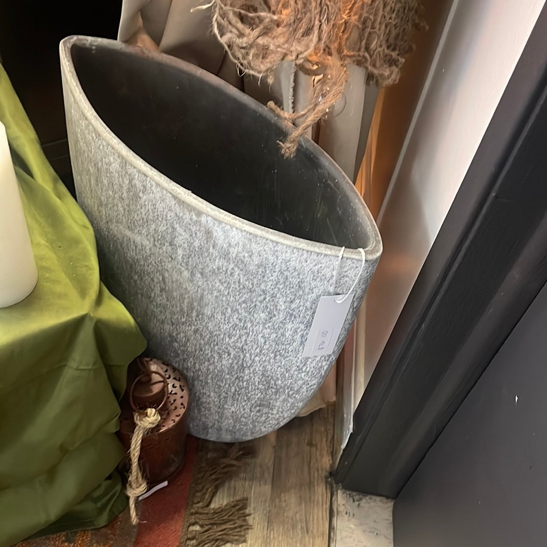 Concrete pot