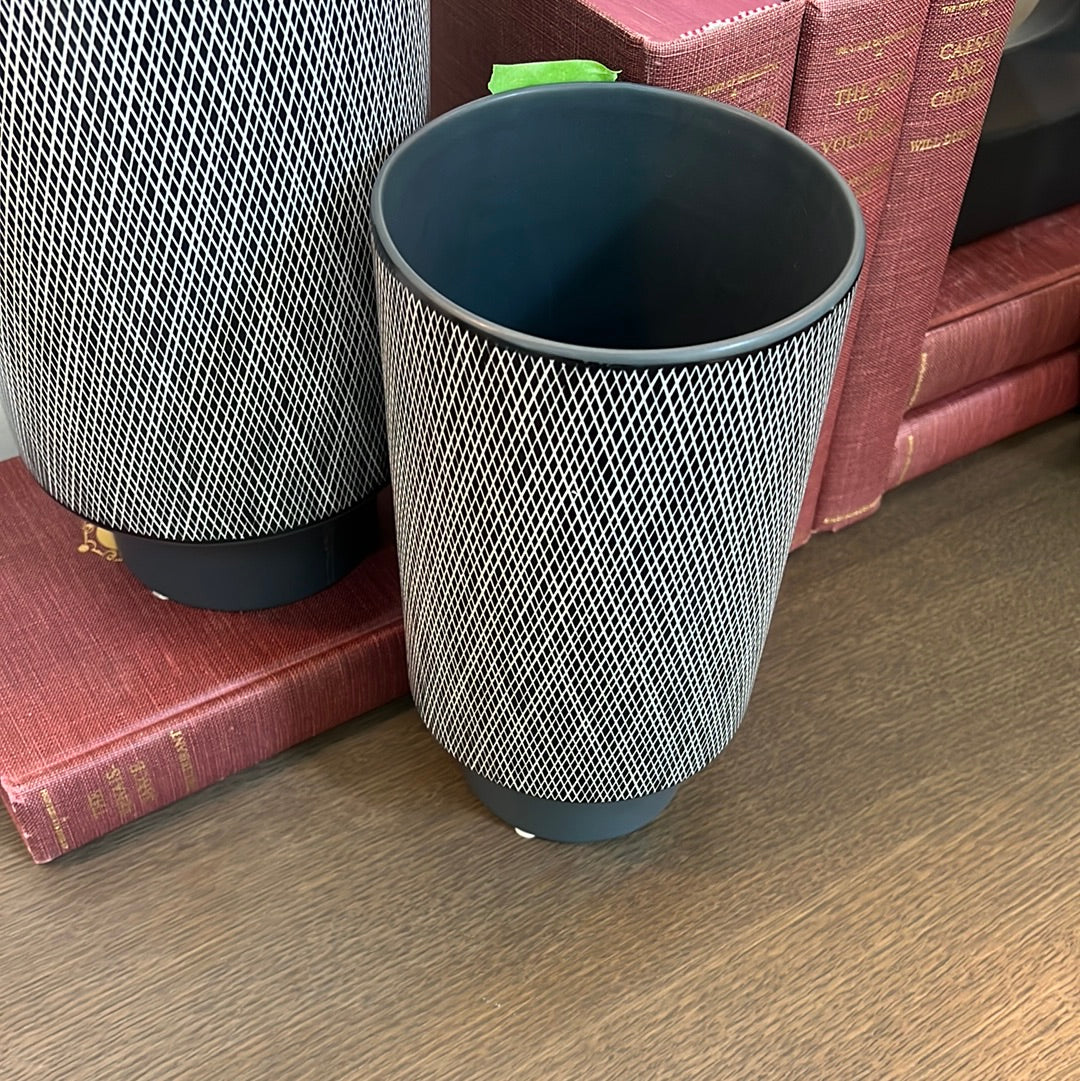 Short lined vase