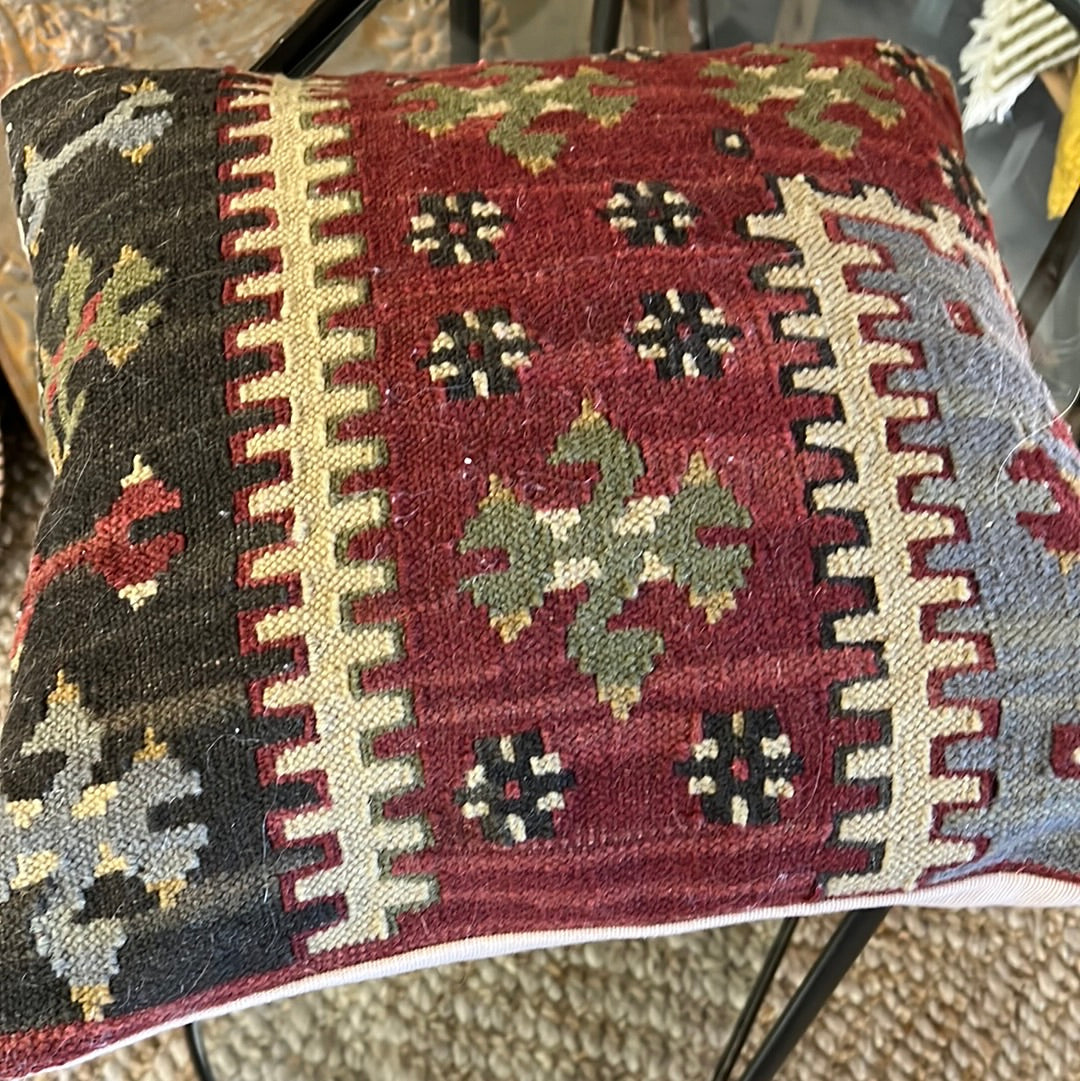 Tufted pillow