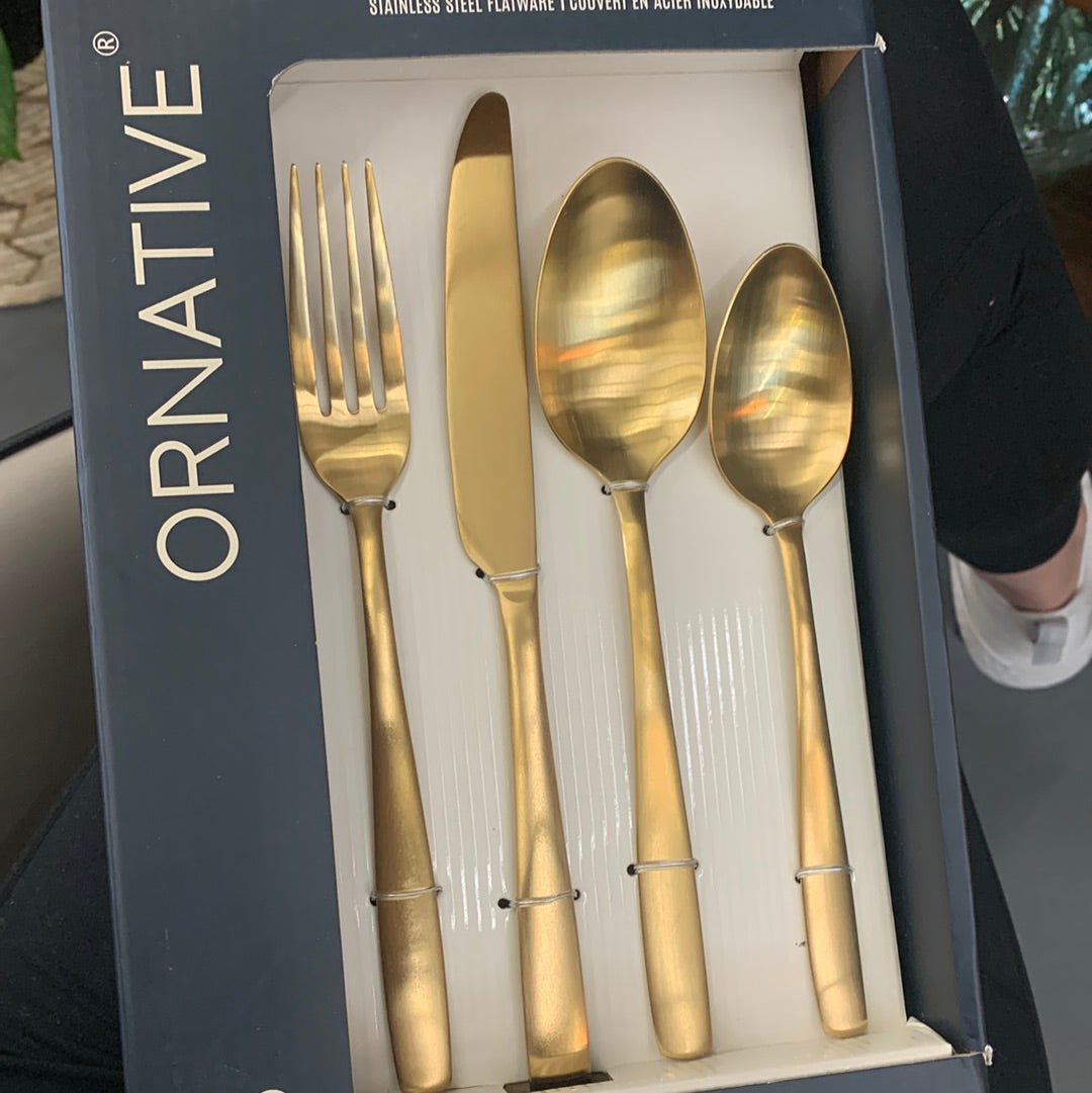 Ornative gold cutlery