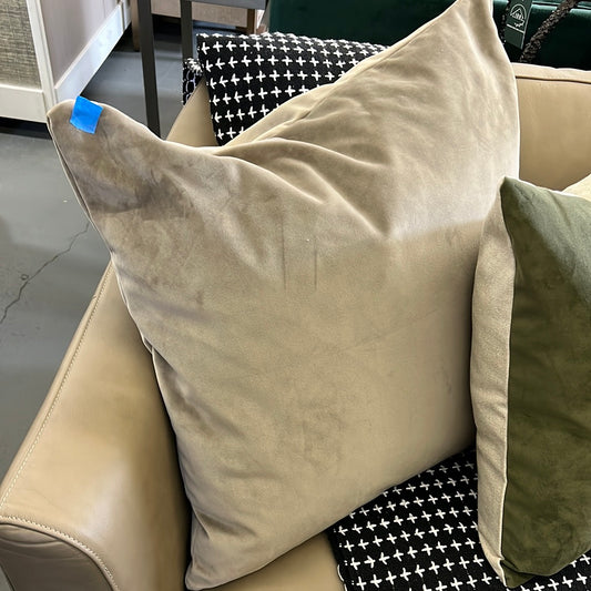 Brow velvet throw