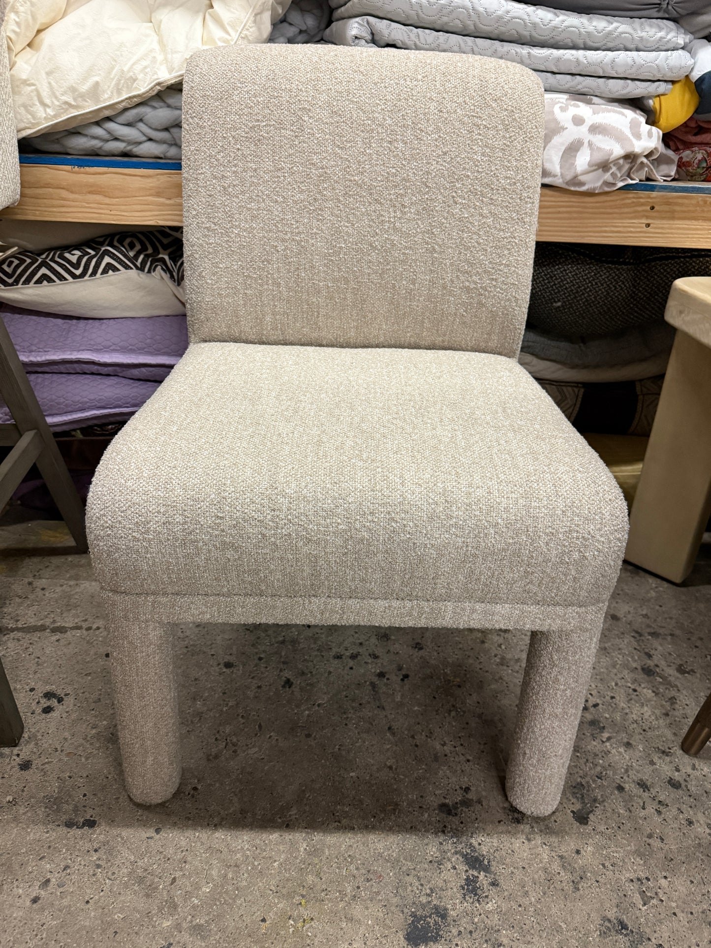 Round Legs Dining Chair