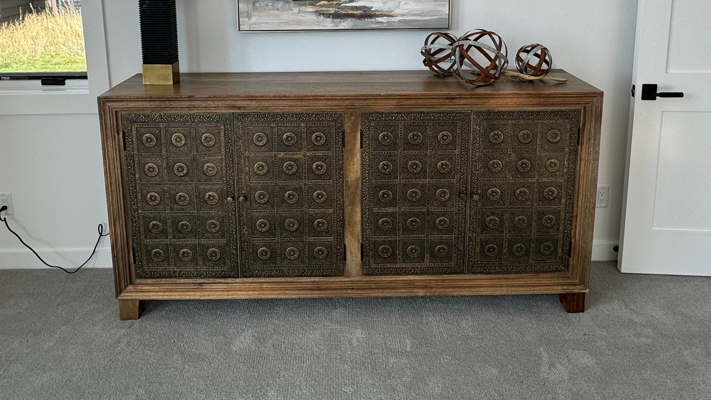 Daphne Side Board
