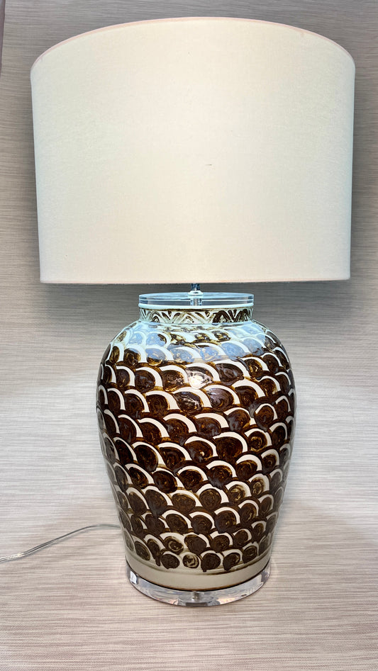 Brown Scallop Pattern Jar Lamp