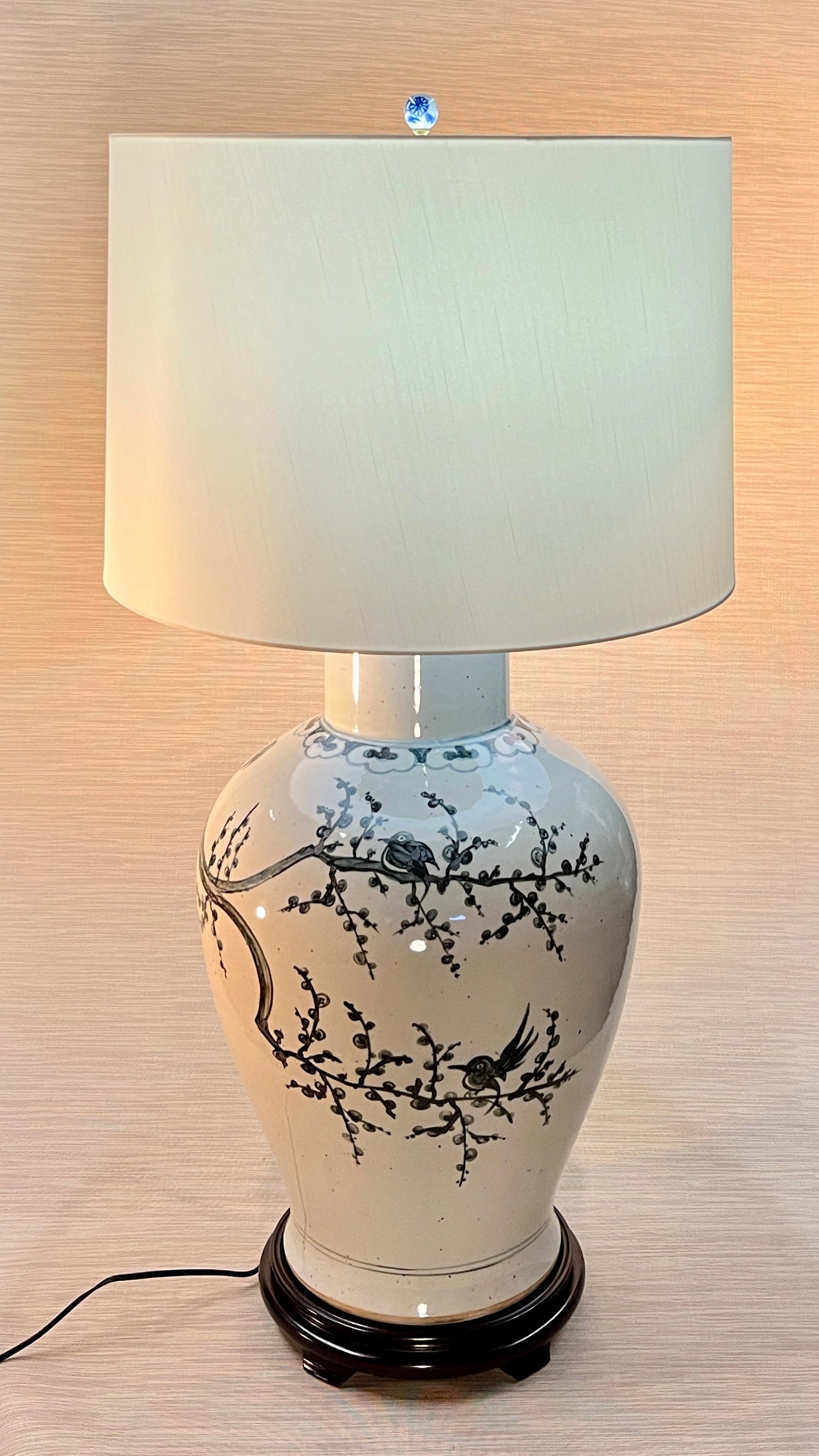 Black & White Yuan Style Magpie On Treetop Tube Neck Vase Lamp