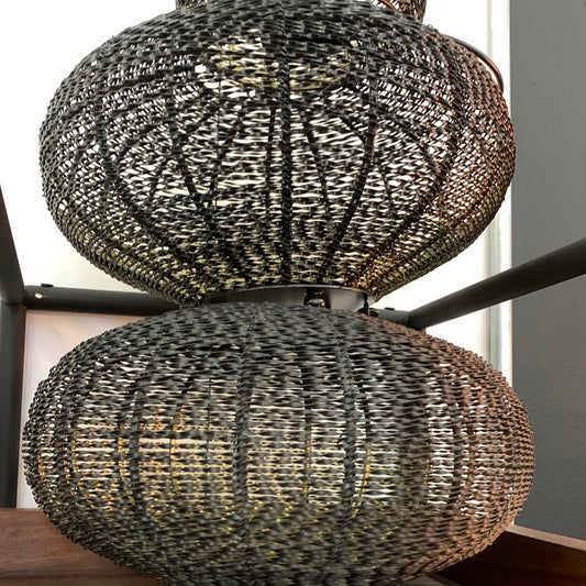 Wire candle holder