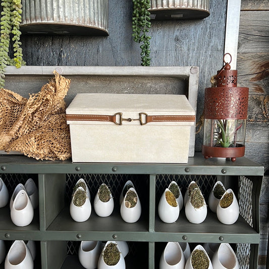 Linen chest with leather band