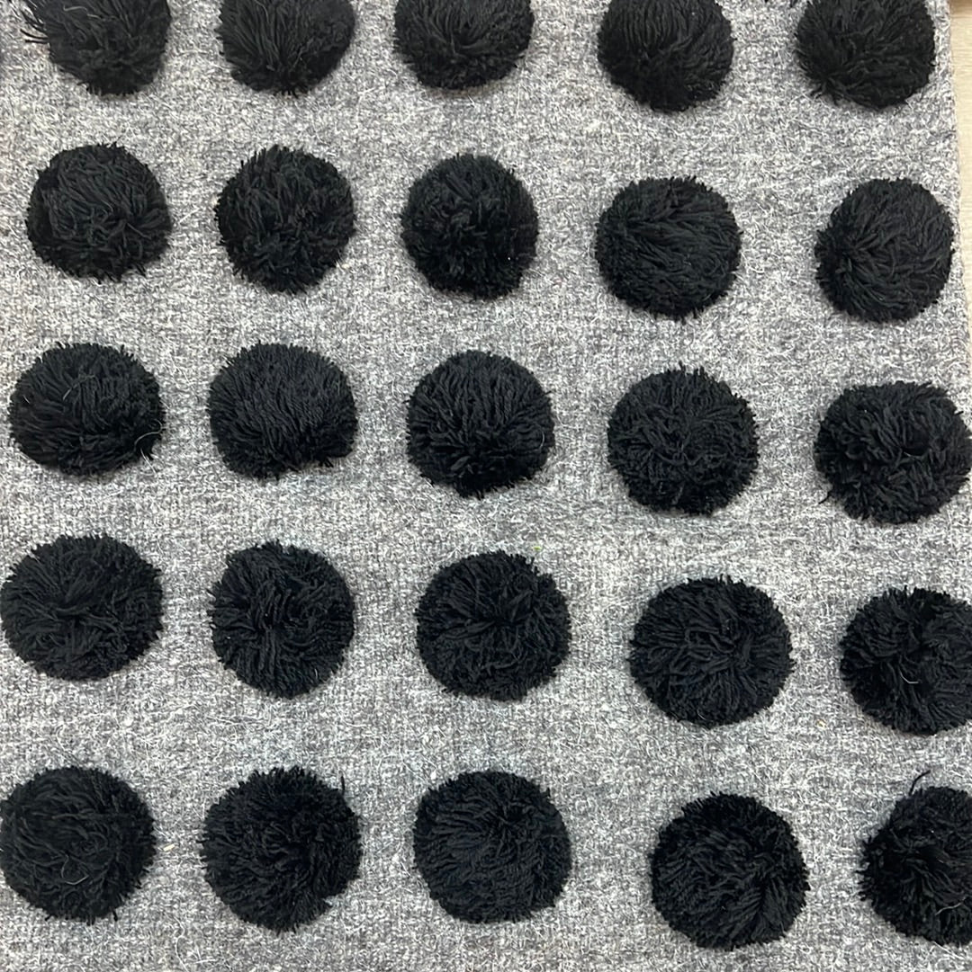 Pom throw