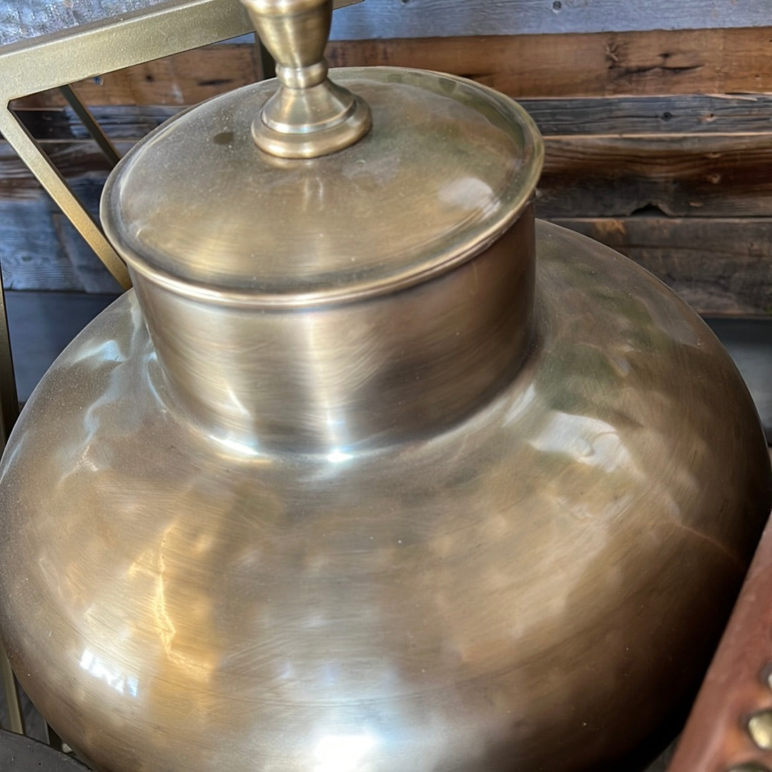Gold vase with lid