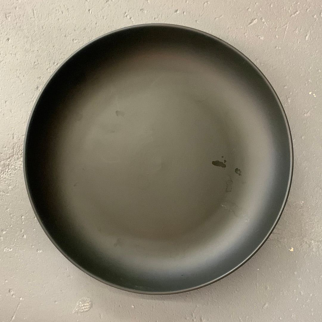 Banquet matte black plate