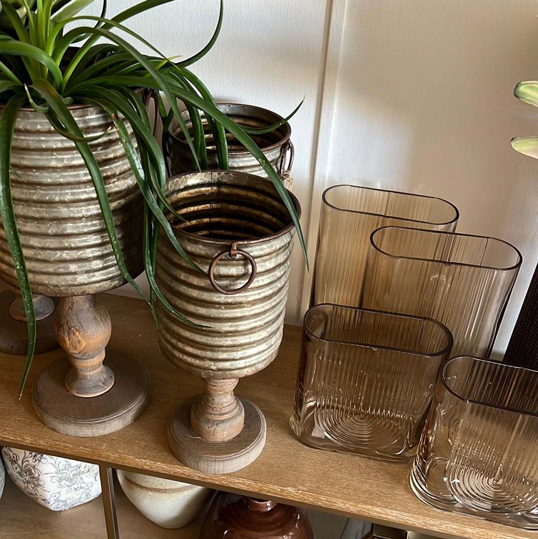 Resided metal bucket planter S